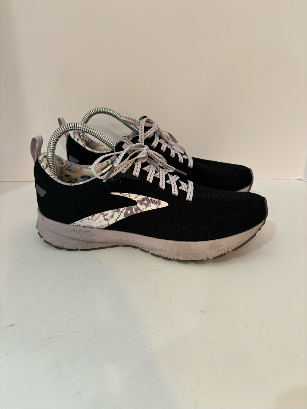 Brooks Revel Women's Running Shoes - Black with Light Pink Accents size 10